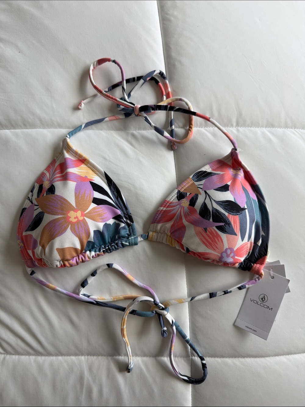 NWT Volcom Bikini Top